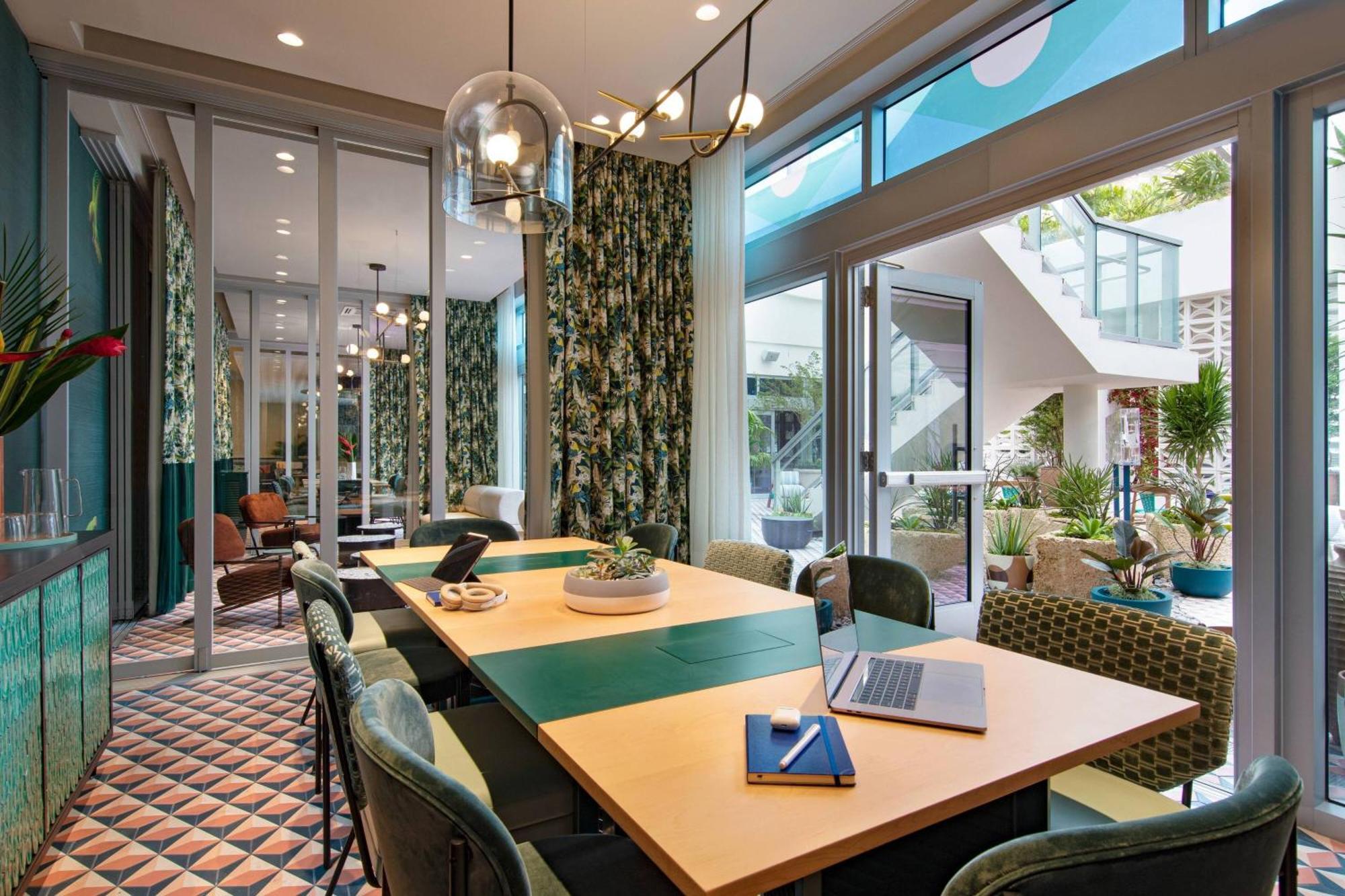 Moxy Miami South Beach Майами-Бич Экстерьер фото